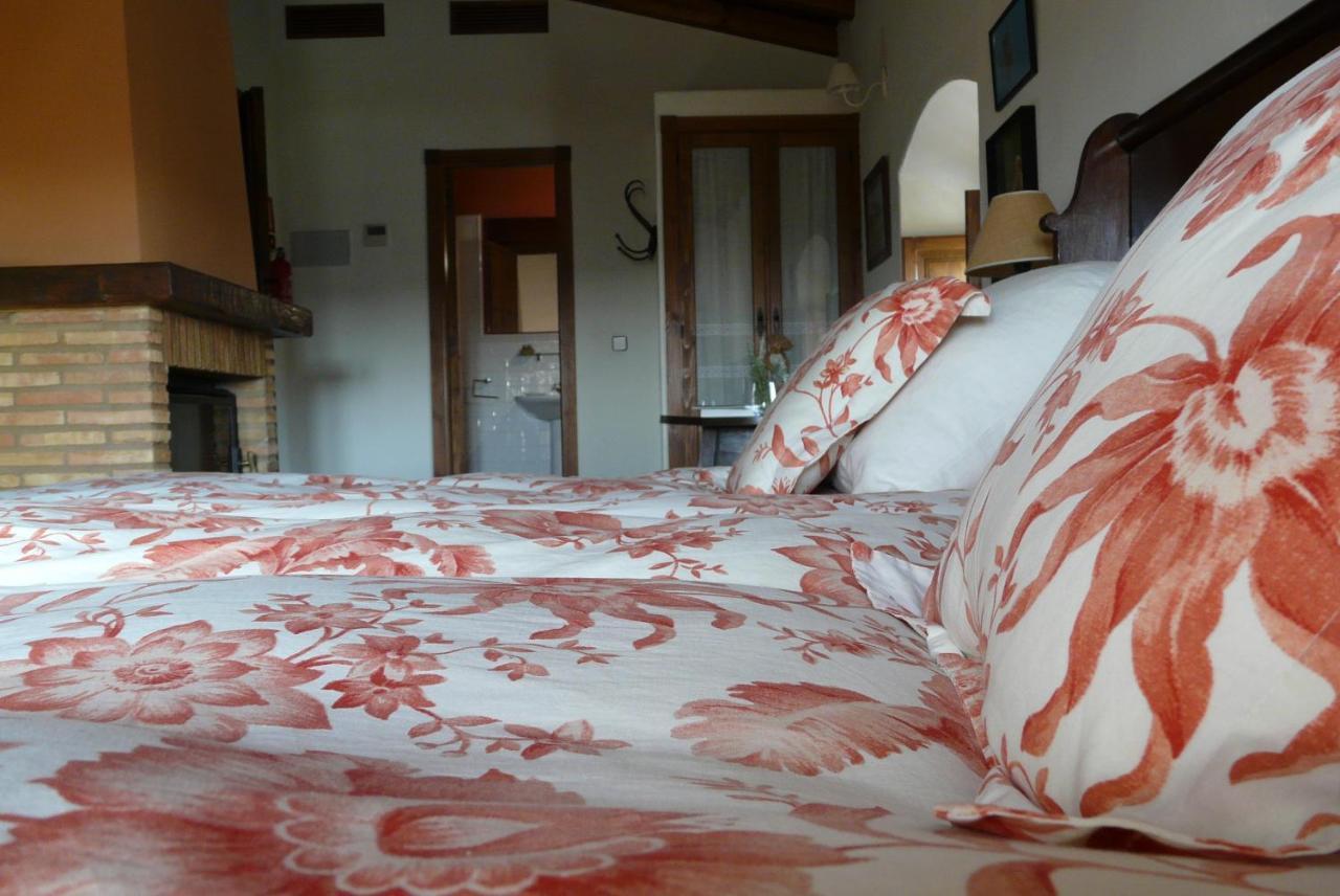 Palacio Viejo De Las Corchuelas Torrejón el Rubio Екстериор снимка