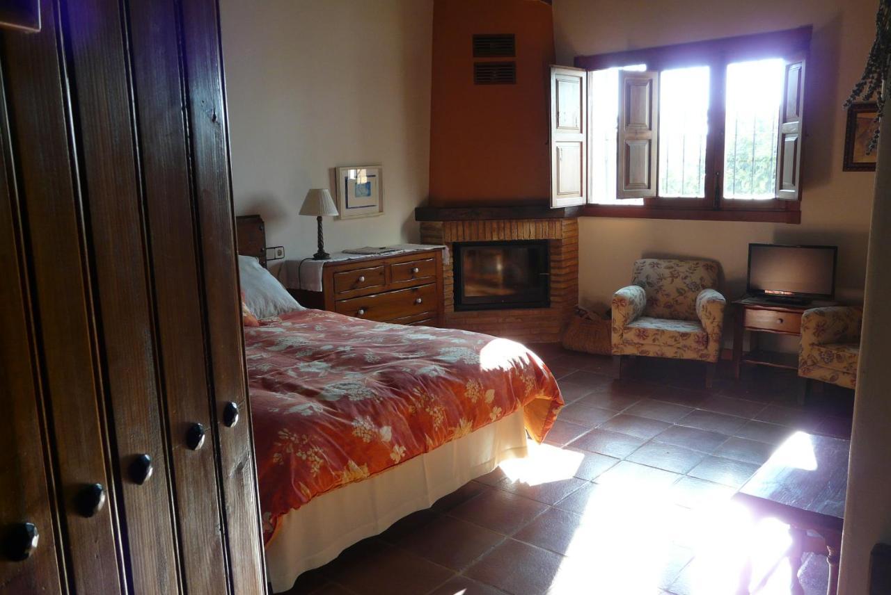Palacio Viejo De Las Corchuelas Torrejón el Rubio Екстериор снимка