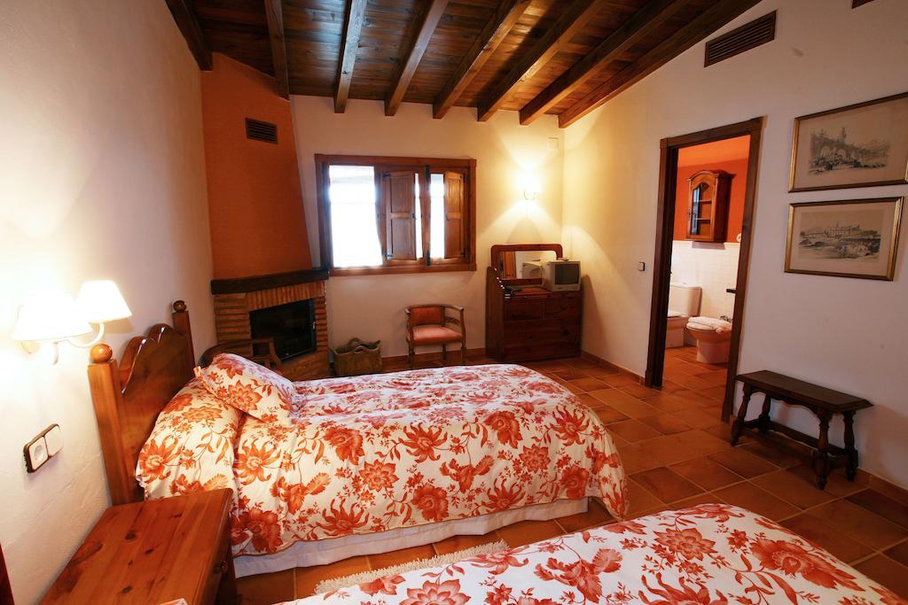 Palacio Viejo De Las Corchuelas Torrejón el Rubio Стая снимка