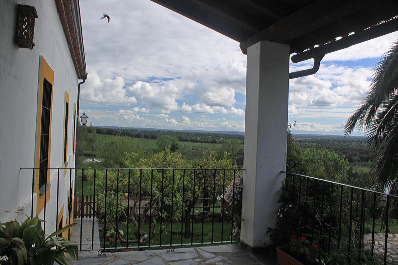 Palacio Viejo De Las Corchuelas Torrejón el Rubio Екстериор снимка